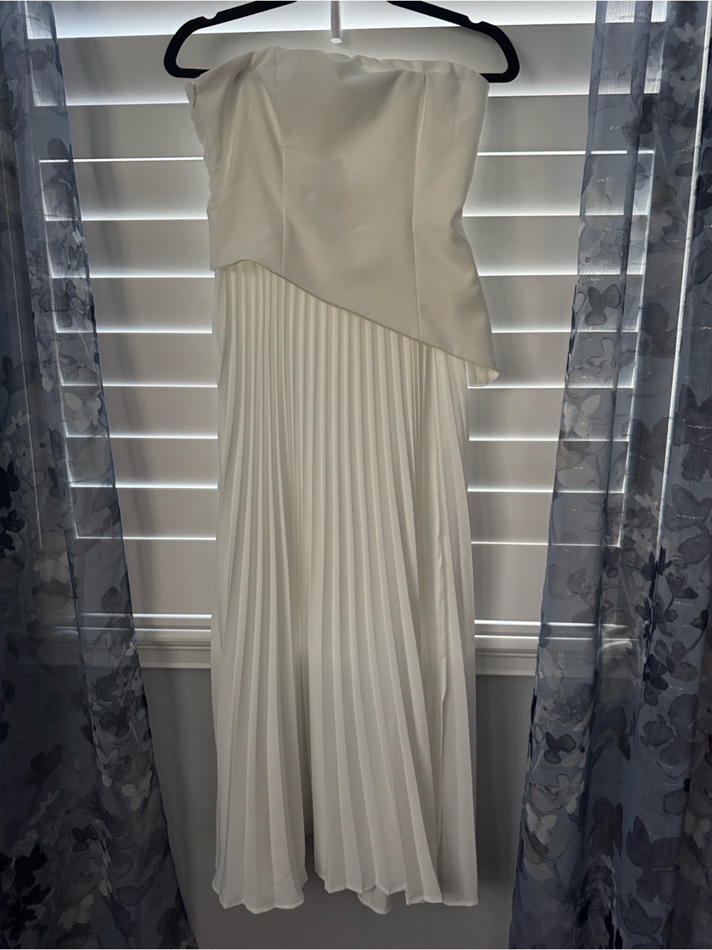 Strapless White Pleated Split  Maxi Dress - Picture 6 of 7